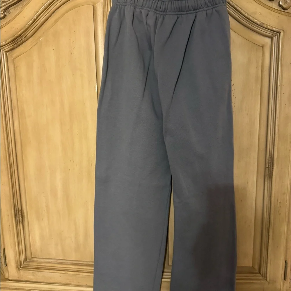 ALO Yoga Steel Grey Accolade Straight Leg Sweatpants - Picture 4 of 4